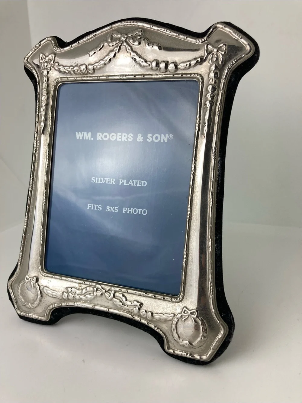WM. Rogers & Son Silver Plated 3x5 Decorative Photo Frame - Silver